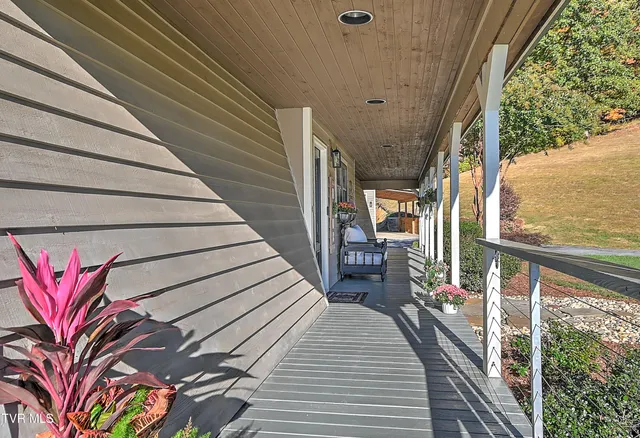 $850,000 | 21072 Delmar Road, Damascus, VA 24236