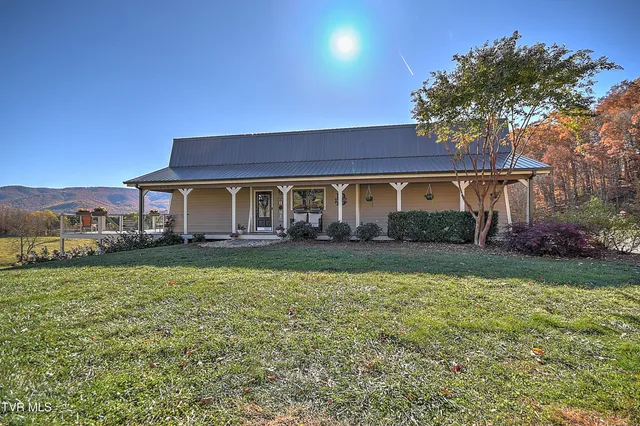 $850,000 | 21072 Delmar Road, Damascus, VA 24236