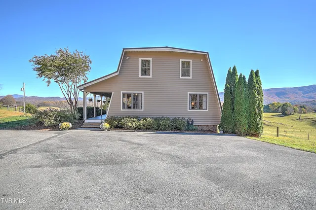 $850,000 | 21072 Delmar Road, Damascus, VA 24236