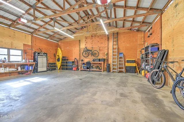 $850,000 | 21072 Delmar Road, Damascus, VA 24236