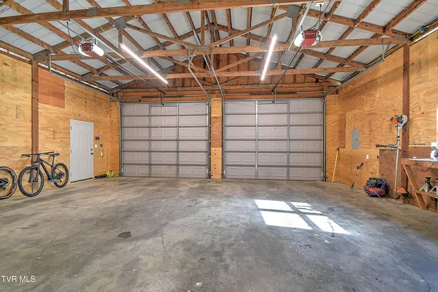 $850,000 | 21072 Delmar Road, Damascus, VA 24236