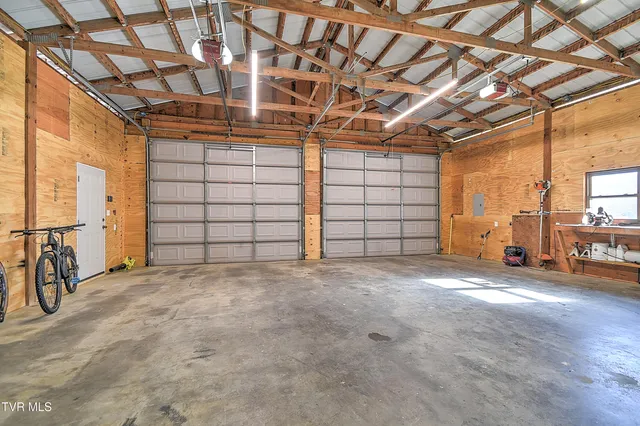 $850,000 | 21072 Delmar Road, Damascus, VA 24236