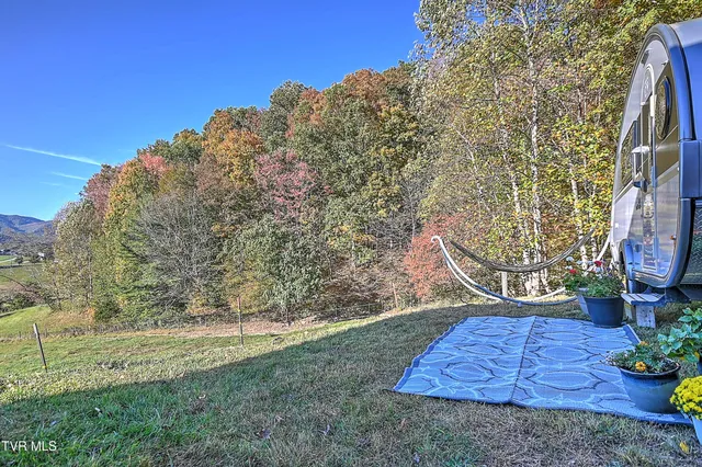 $850,000 | 21072 Delmar Road, Damascus, VA 24236