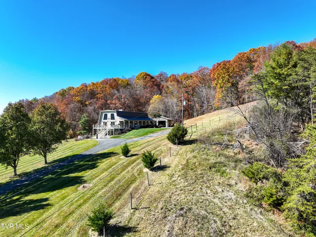 $850,000 | 21072 Delmar Road, Damascus, VA 24236