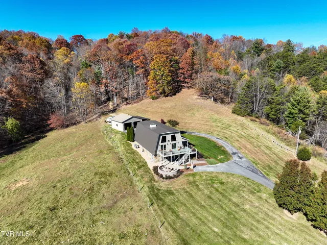 $850,000 | 21072 Delmar Road, Damascus, VA 24236