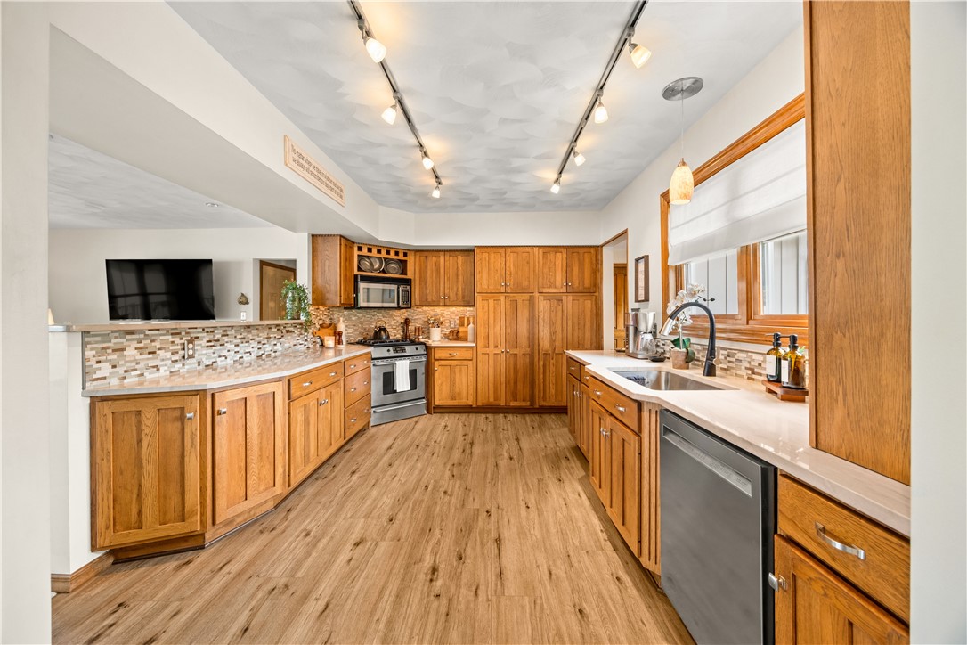 106 East Lake Road Penn Yan, NY 14527 - Photo 14 of 38 Gallery Image 14