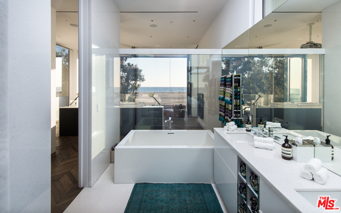 924 Palisades Beach Road Santa Monica, CA 90403 - Photo 31 of 54 a bathroom with a sink a large mirror and a bathtub