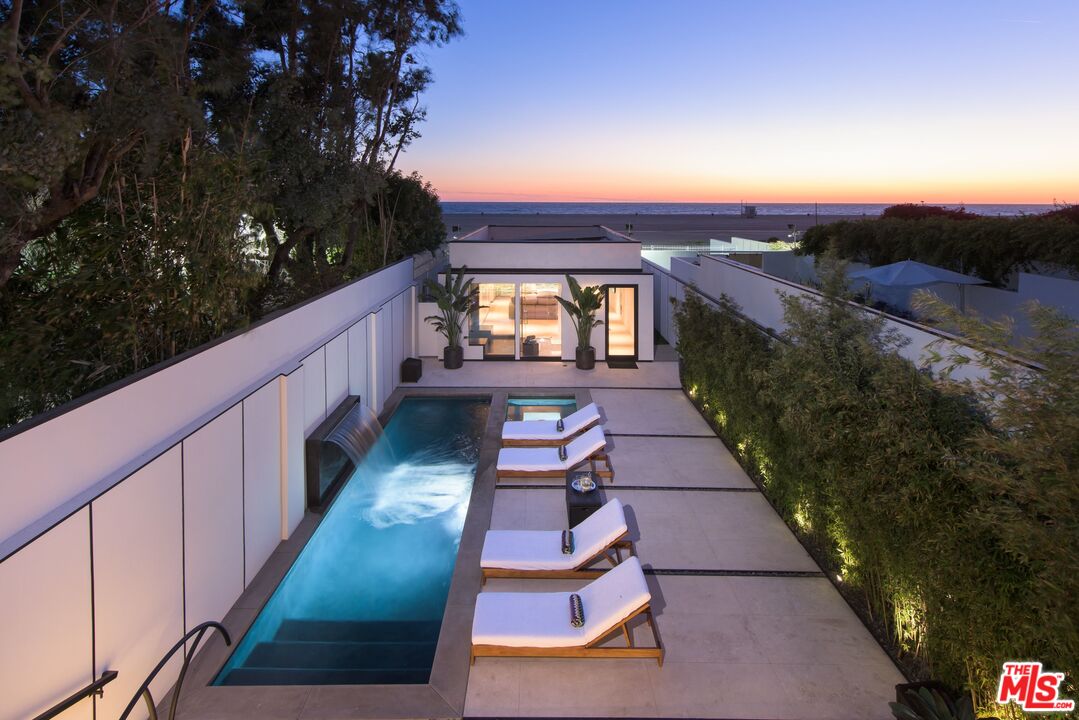 924 Palisades Beach Road Santa Monica, CA 90403 - Photo 51 of 54 a view of balcony with wooden floor and a yard