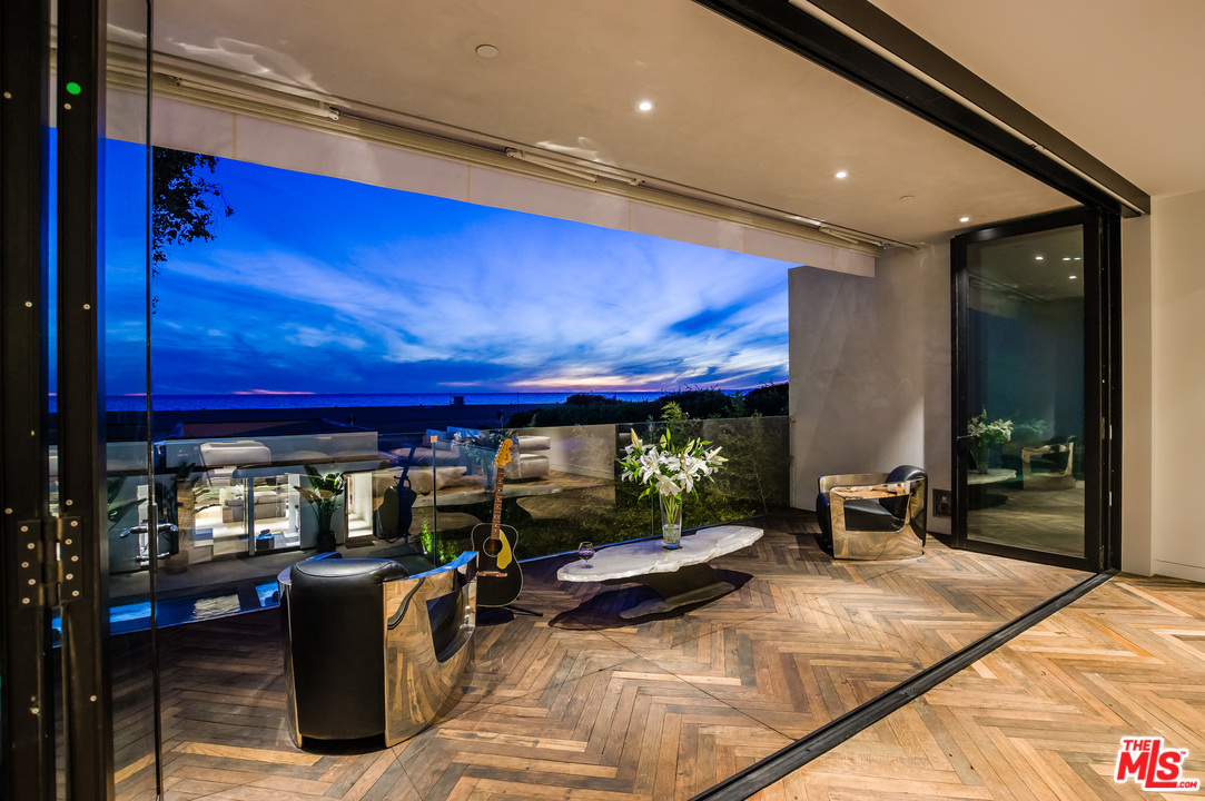 924 Palisades Beach Road Santa Monica, CA 90403 - Photo 10 of 54