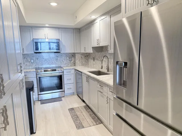 $4,000 | 3450 South Ocean Boulevard, Unit 2220, Palm Beach, FL 33480