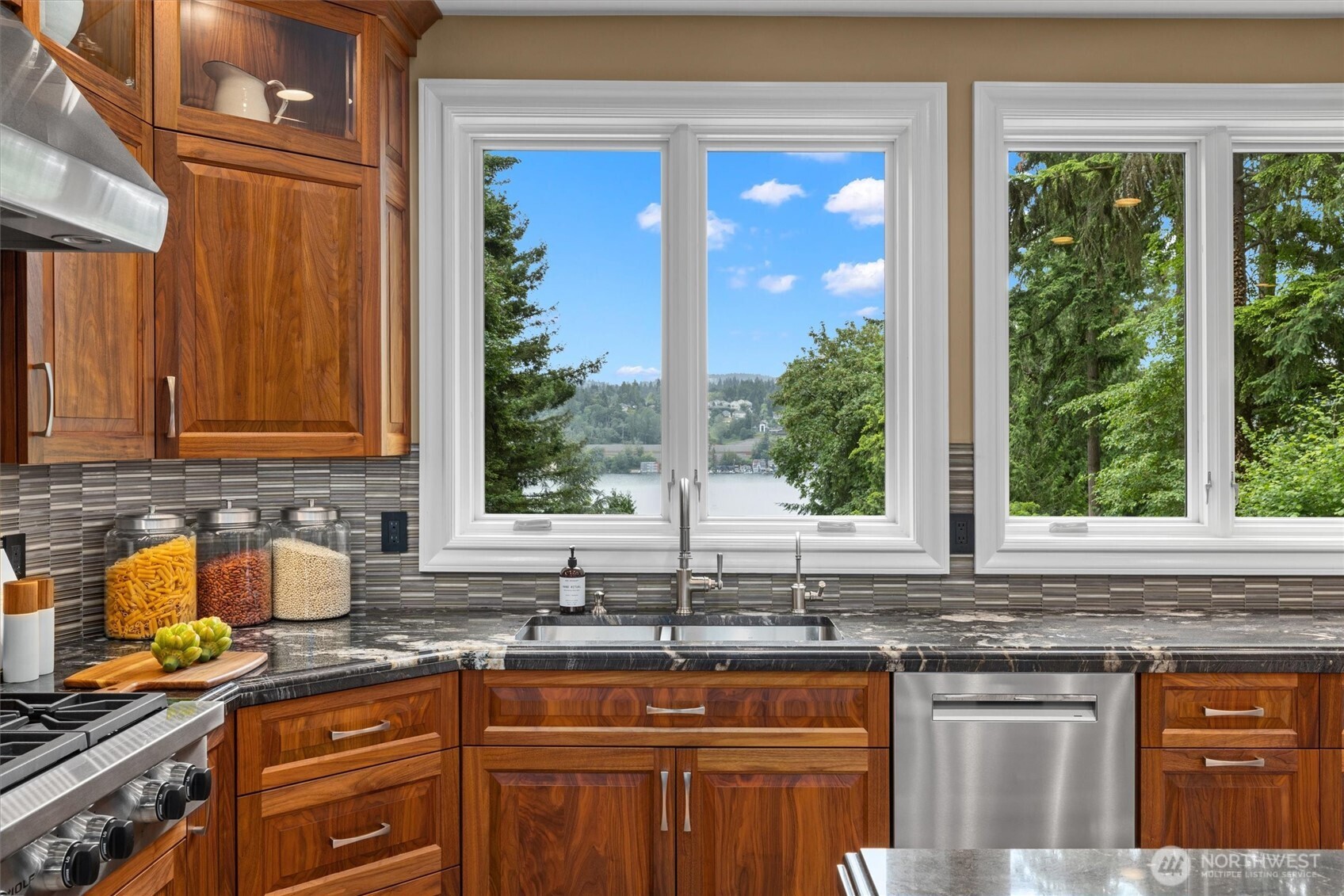 6434 East Mercer Way Mercer Island, WA 98040 - Photo 6 of 40