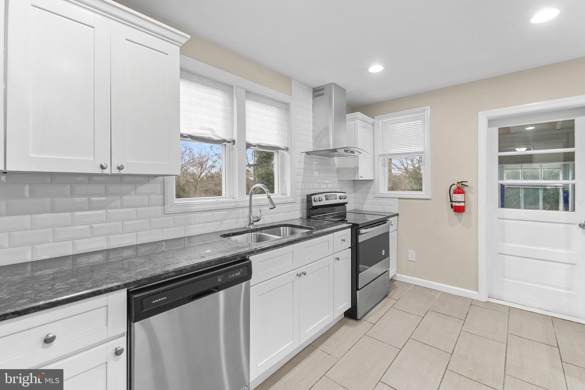 282 Berlin Road Clementon, NJ 08021 - Photo 4 of 43 Gallery Image 4