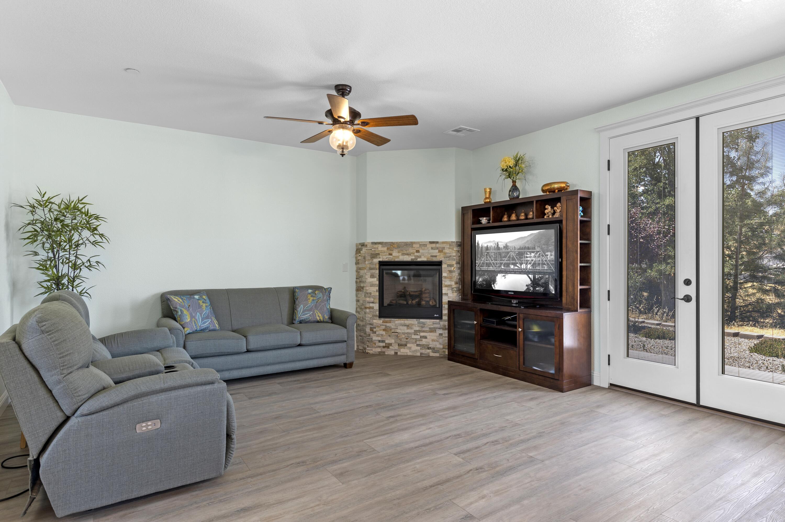 21276 White Pine Drive Tehachapi, CA 93561 - Photo 5 of 33 6Y9A2511 copy