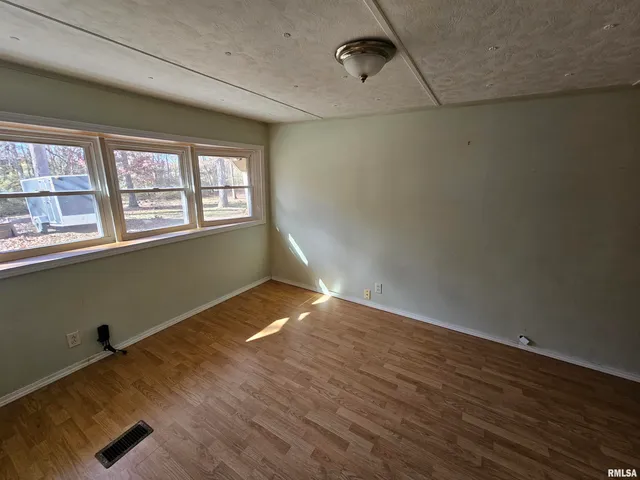 $179,900 | 4248 Church Road, Salem, IL 62881