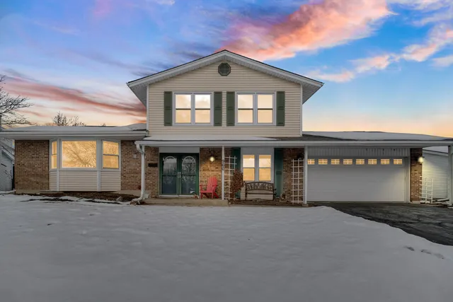 $477,500 | 960 Norman Drive, Hoffman Estates, IL 60192