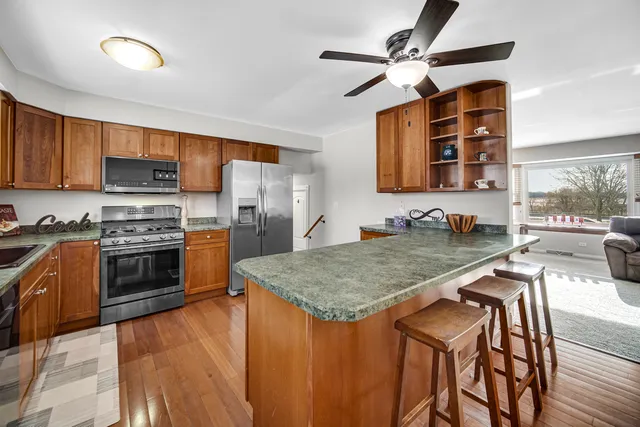 $477,500 | 960 Norman Drive, Hoffman Estates, IL 60192