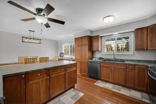 $477,500 | 960 Norman Drive, Hoffman Estates, IL 60192