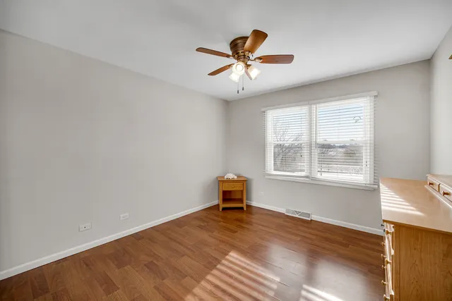 $477,500 | 960 Norman Drive, Hoffman Estates, IL 60192