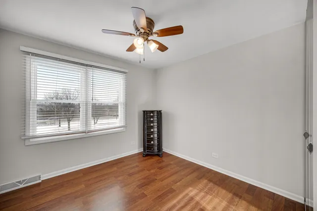 $477,500 | 960 Norman Drive, Hoffman Estates, IL 60192