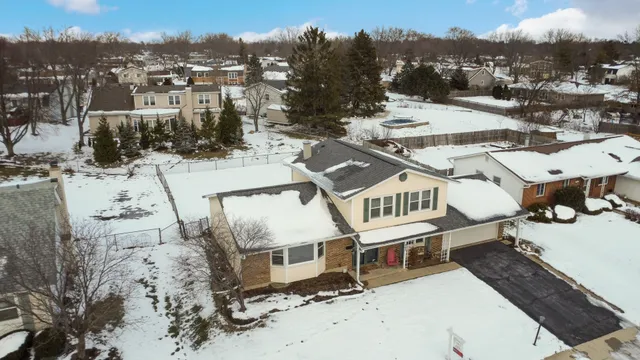 $477,500 | 960 Norman Drive, Hoffman Estates, IL 60192