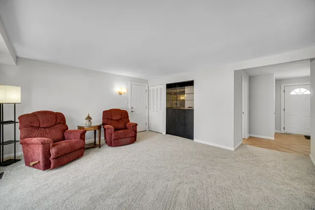 $477,500 | 960 Norman Drive, Hoffman Estates, IL 60192