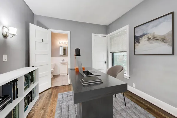 $300,000 | 1615 East Hyde Park Boulevard, Unit 2, Chicago, IL 60615