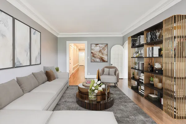 $300,000 | 1615 East Hyde Park Boulevard, Unit 2, Chicago, IL 60615