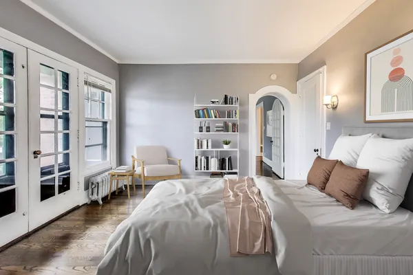 $300,000 | 1615 East Hyde Park Boulevard, Unit 2, Chicago, IL 60615