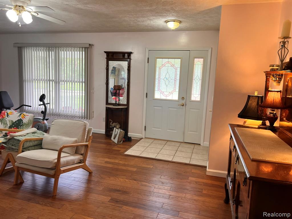 320 Roller Way Mayville, MI 48744 - Photo 4 of 36