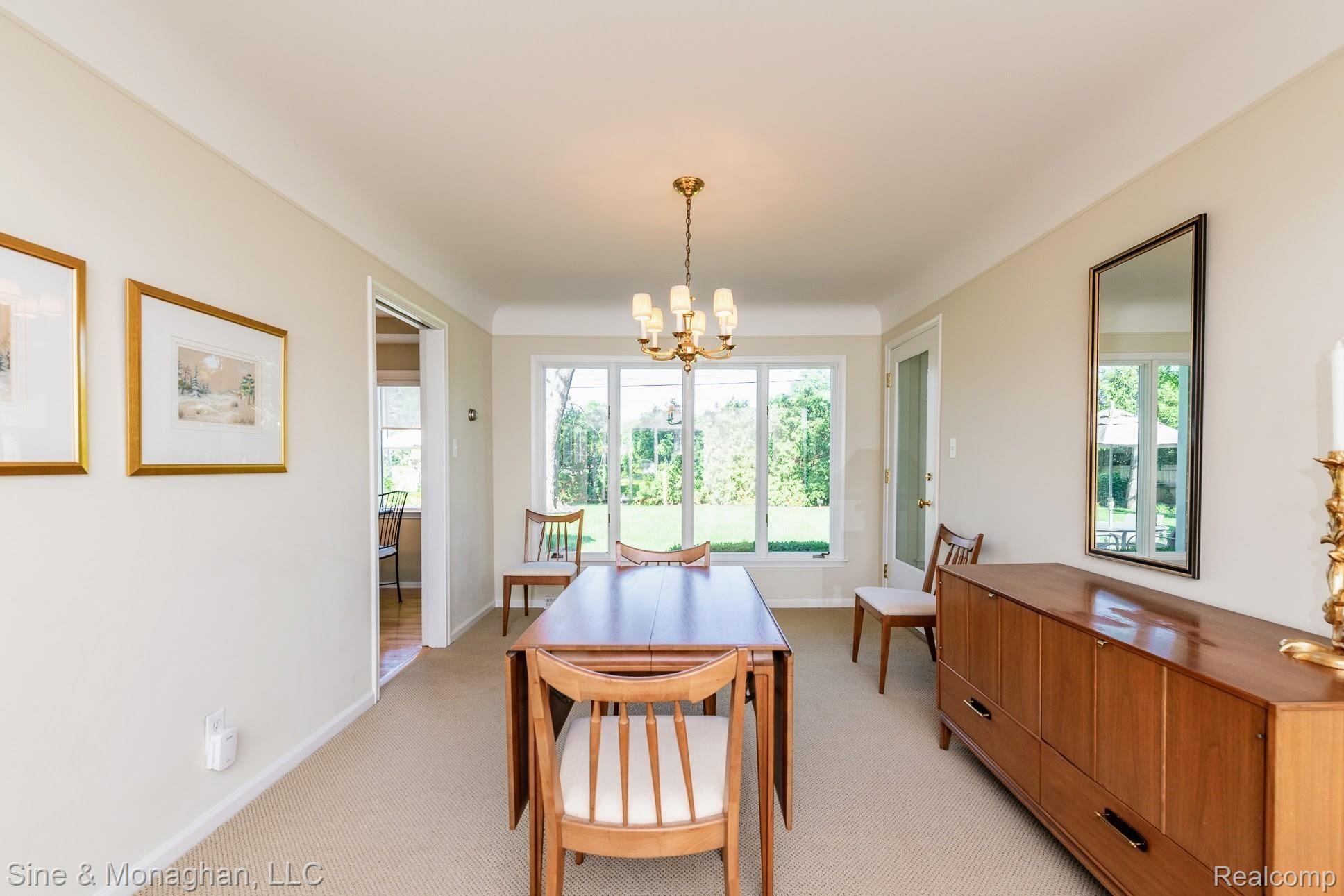 336 South Cranbrook Cross Road Bloomfield Hills, MI 48301 - Photo 11 of 40 To the right is a wonderful home office, to the left the kitchen