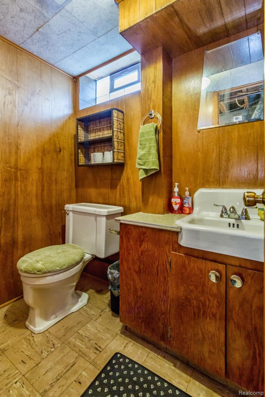 3853 Harding Street Dearborn, MI 48124 - Photo 25 of 32 27.jpg