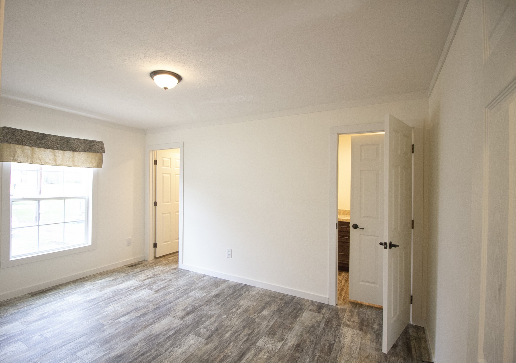 2555 Liverpool Road Woodlawn, TN 37191 - Photo 16 of 21 an empty room with wooden floor and windows