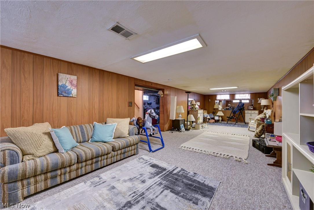 7216 Oakwood Road Parma, OH 44130 - Photo 24 of 30