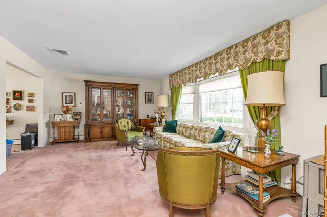 $929,000 | 2538 Bradley Court, Merrick, NY 11566