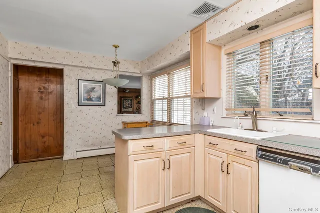 $929,000 | 2538 Bradley Court, Merrick, NY 11566