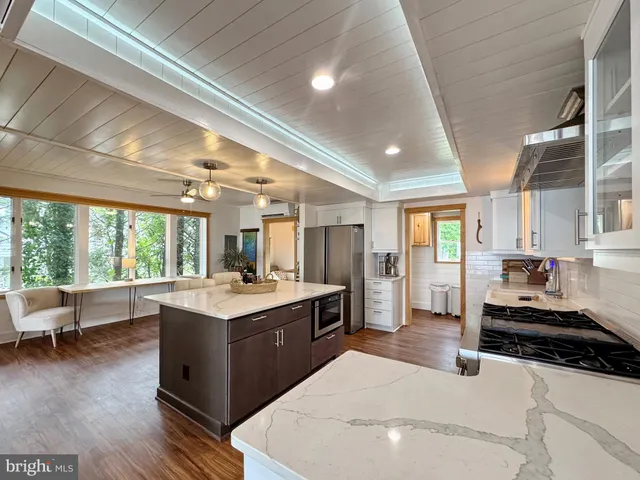 a view of an entryway of the house