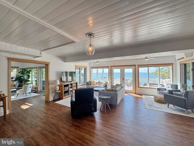 $929,000 | 15445 Potomac River Drive, Cobb Island, MD 20625