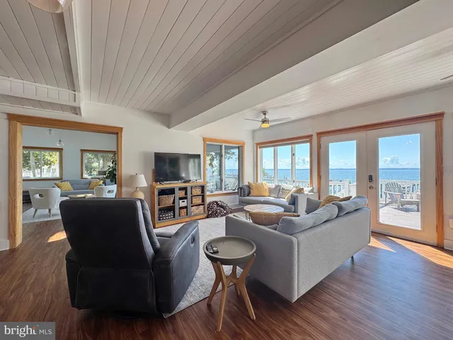 $929,000 | 15445 Potomac River Drive, Cobb Island, MD 20625