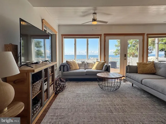 $929,000 | 15445 Potomac River Drive, Cobb Island, MD 20625