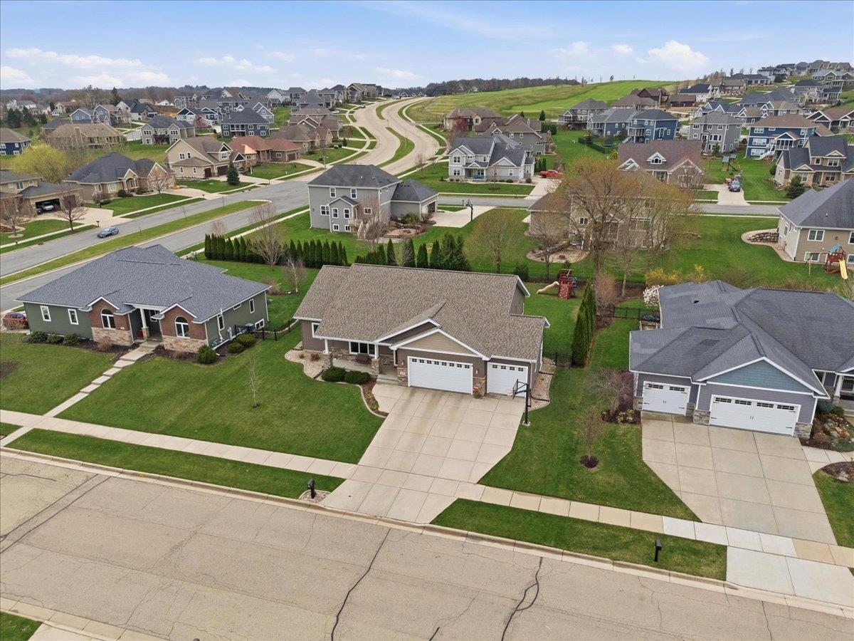690 Prairie Grass Road Oregon, WI 53575 - Photo 3 of 12