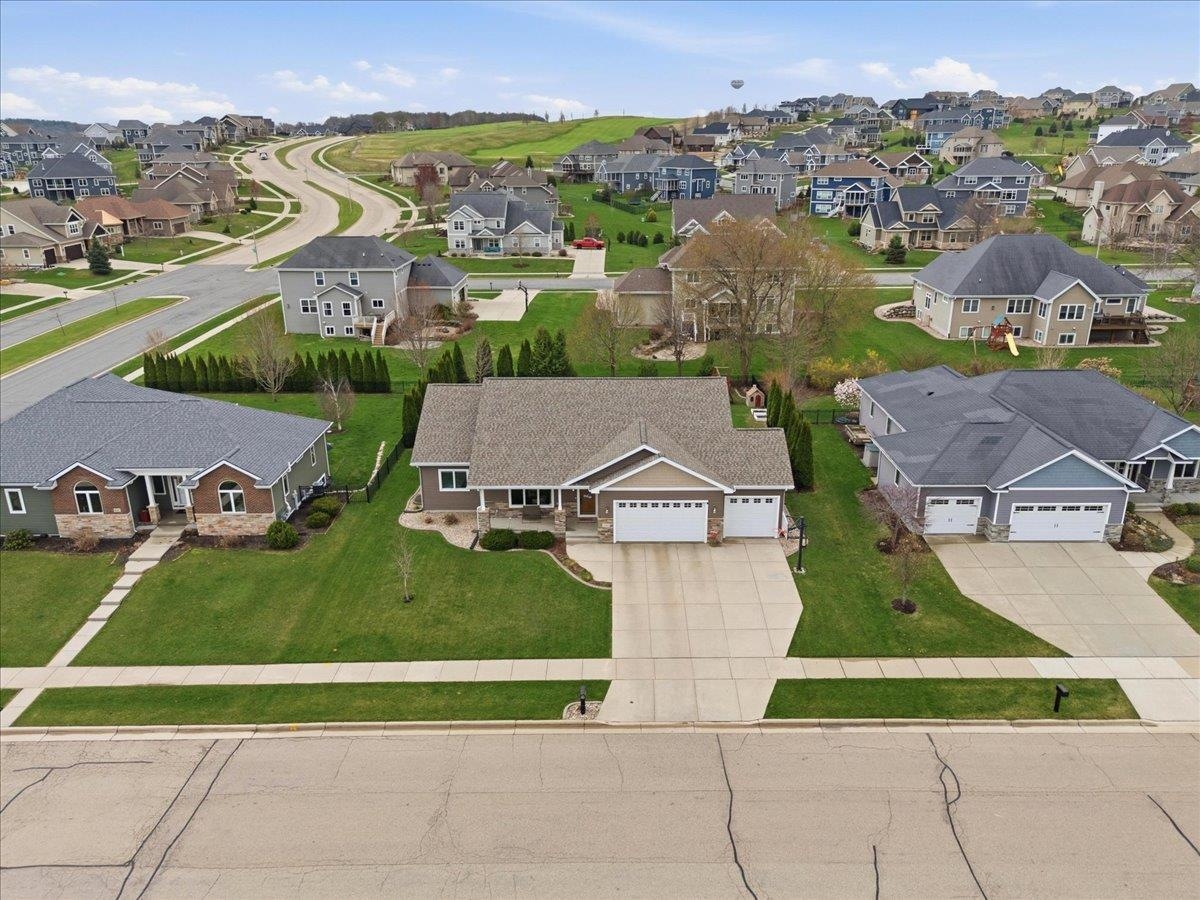 690 Prairie Grass Road Oregon, WI 53575 - Photo 4 of 12