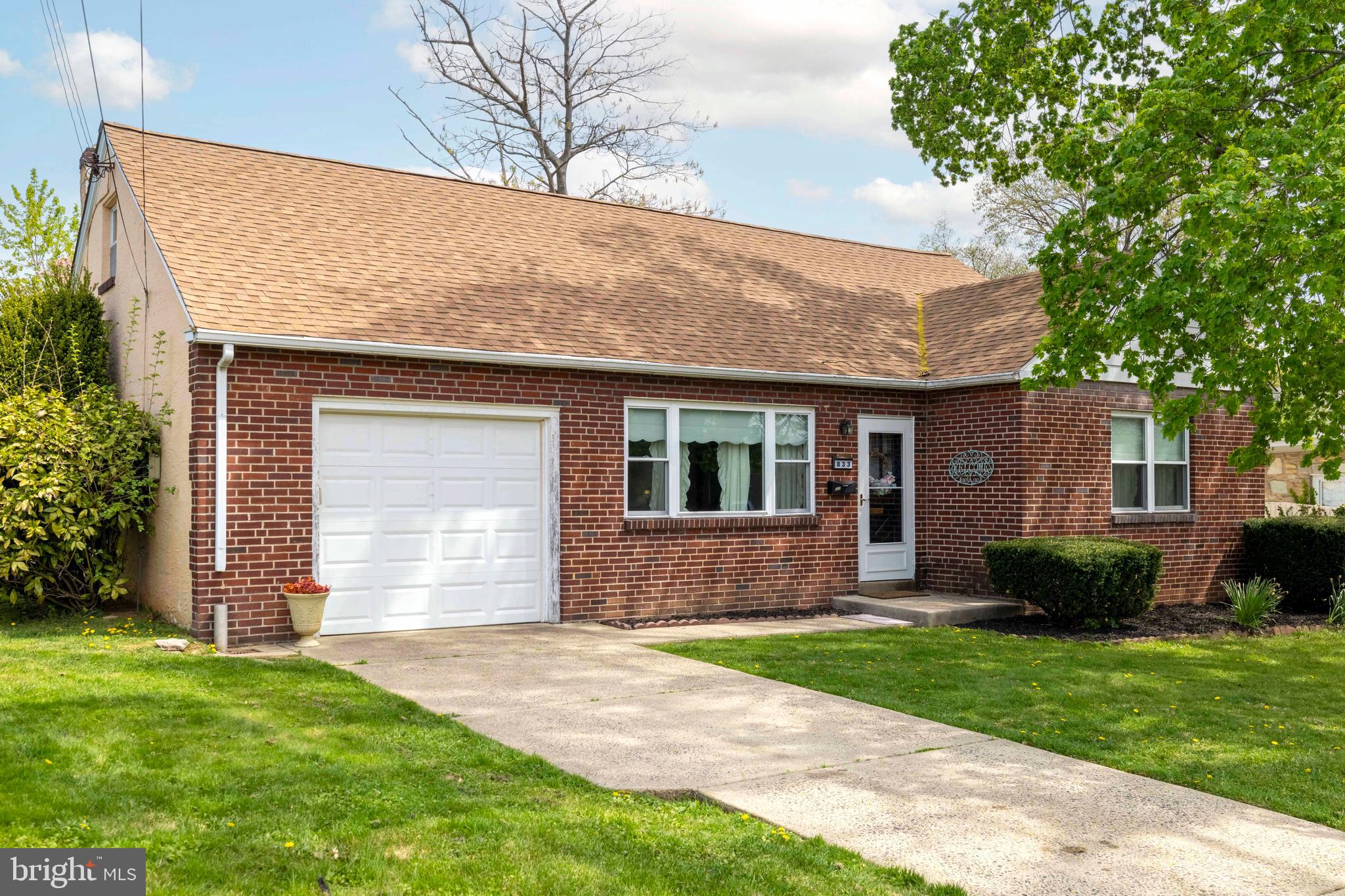 833 Emerson Street Philadelphia, PA 19111 - Photo 2 of 31 Side View of home