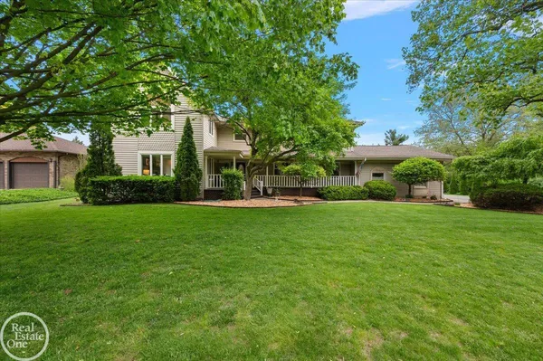 $949,000 | 88 Aspinwall Drive, Troy, MI 48098