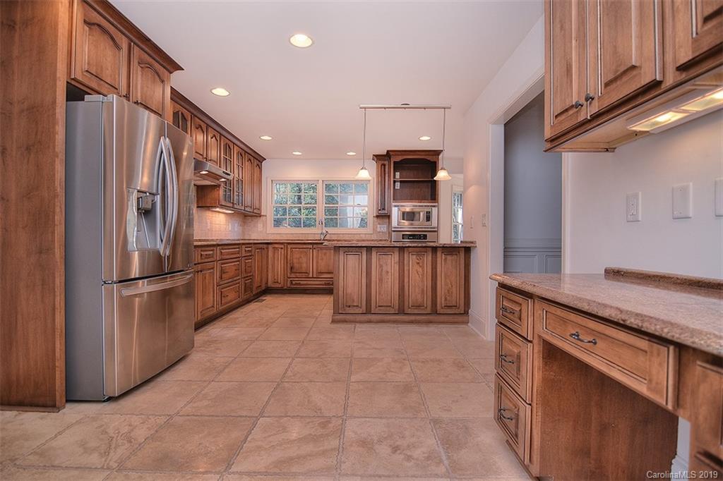 2121 Sutton Springs Road, Unit 52 Charlotte, NC 28226 - Photo 21 of 46 Gallery Image 21
