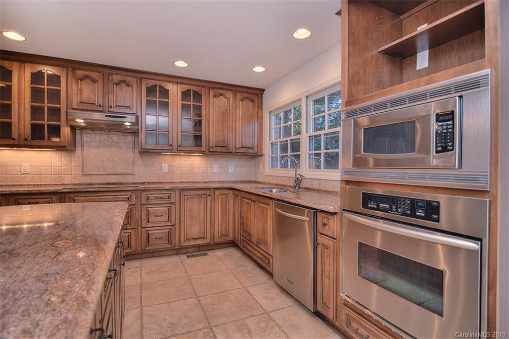 2121 Sutton Springs Road, Unit 52 Charlotte, NC 28226 - Photo 23 of 46 Gallery Image 23