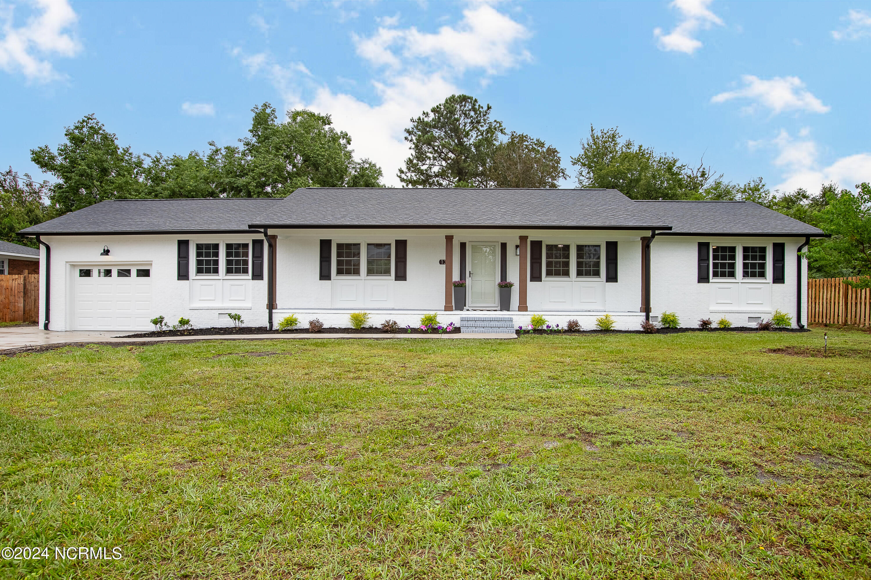 133 Tanbridge Road Wilmington, NC 28405 - Photo 1 of 38 Front of home