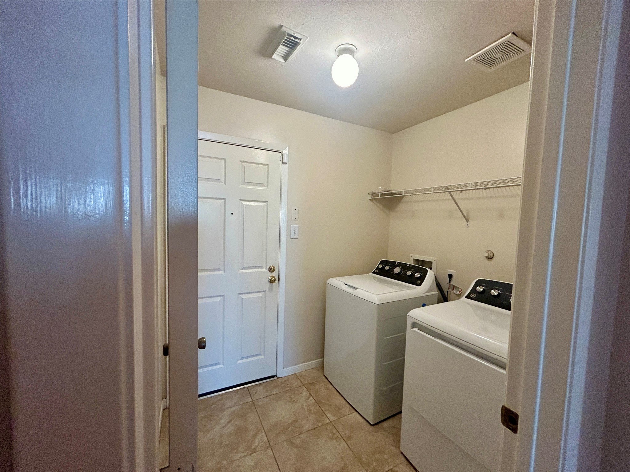 19718 River Pointe Lane Katy, TX 77449 - Photo 16 of 36 a utility room with dryer and washer