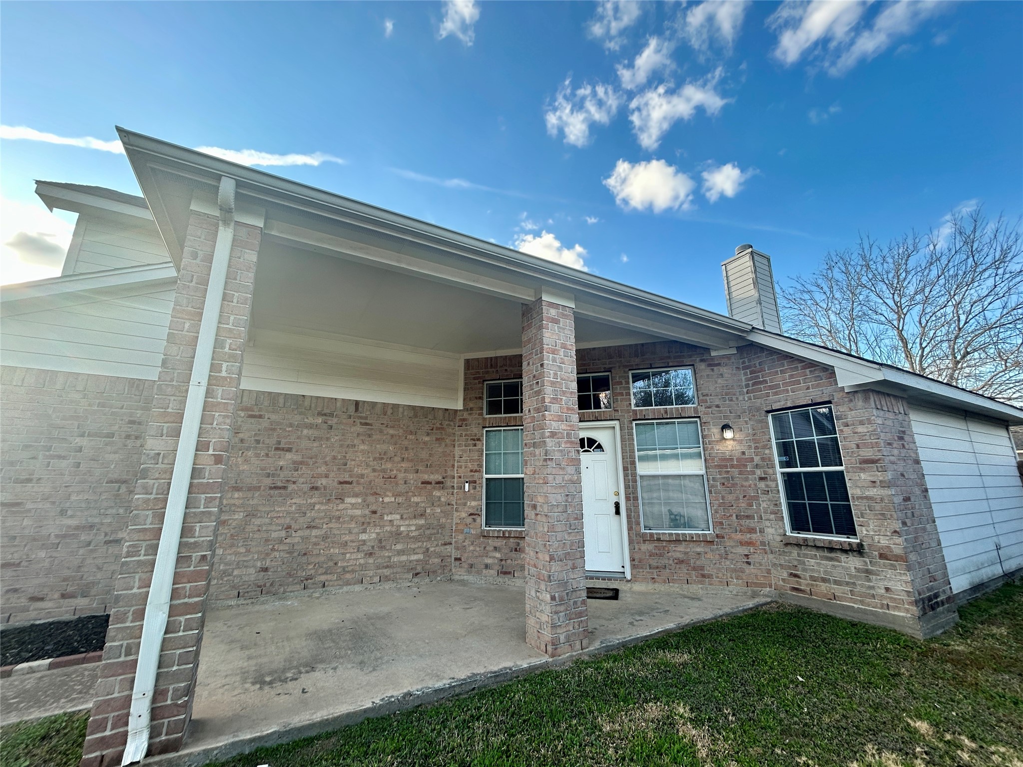 19718 River Pointe Lane Katy, TX 77449 - Photo 5 of 36 a view of a porch with a table and chairs