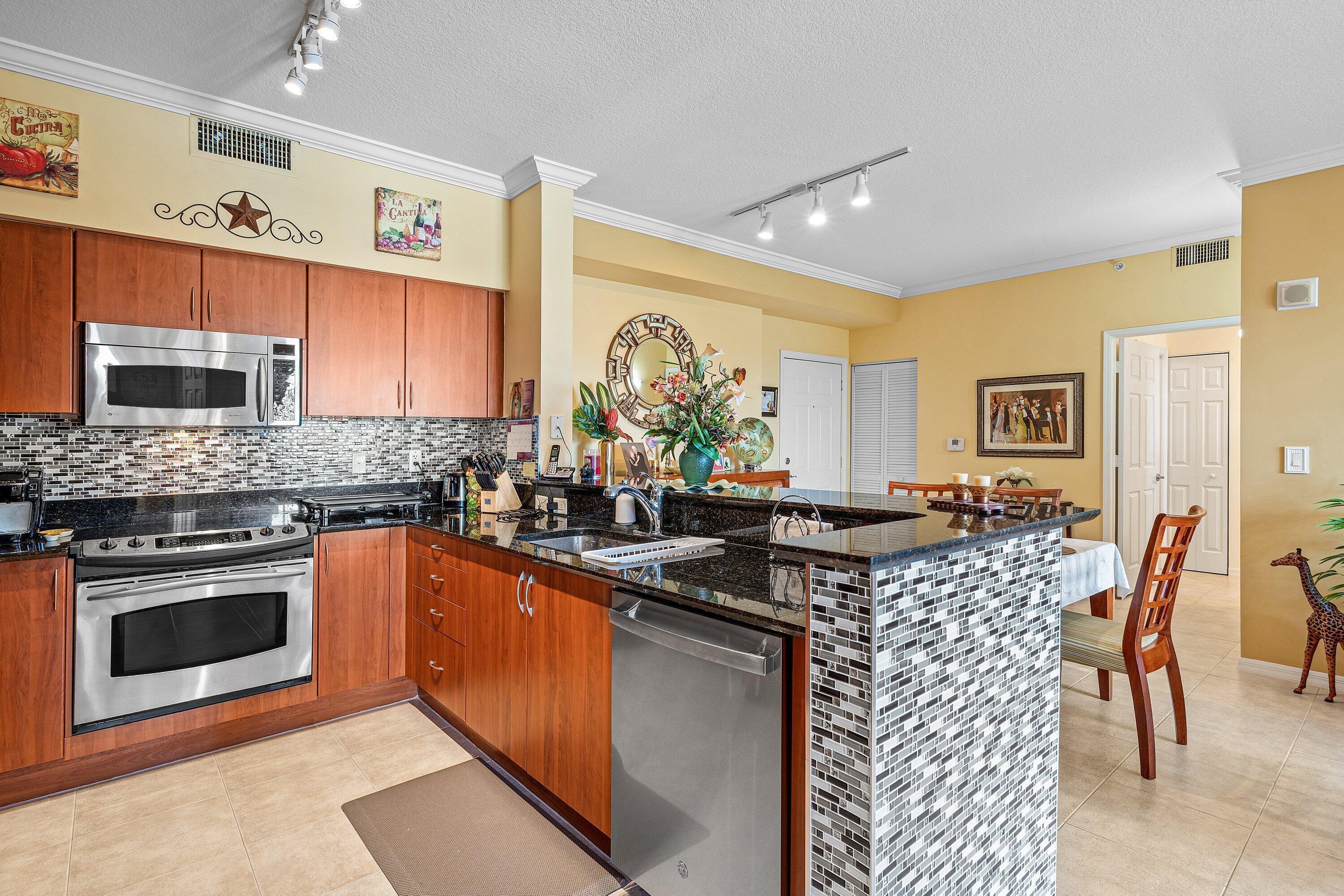 233 South Federal Highway, Unit 519 Boca Raton, FL 33432 - Photo 7 of 42 233 S Federal Hwy, 519, Boca Raton, FL 3