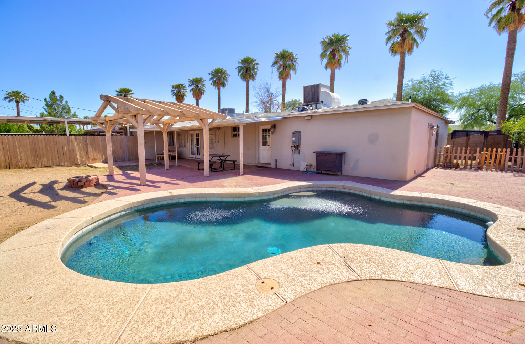 809 North Gilbert Ave  